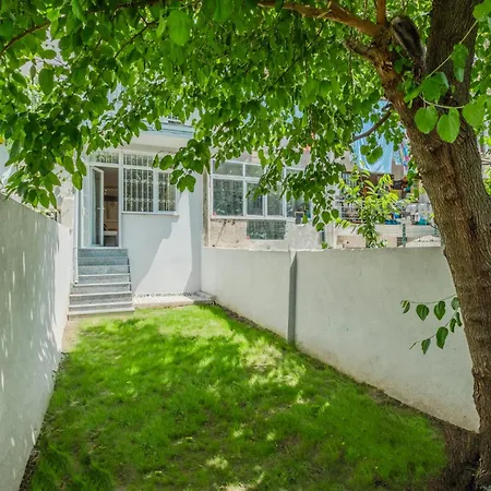 House W Garden 10 Min To Citys In Beyoglu * Estambul