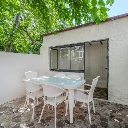 House W Garden 10 Min To Citys In Beyoglu * Estambul