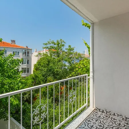 House W Garden 10 Min To Citys In Beyoglu * Estambul