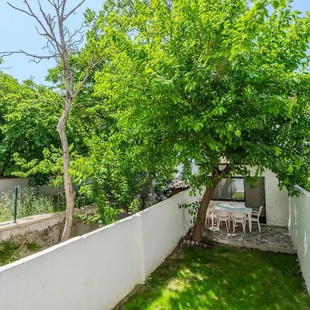 House W Garden 10 Min To Citys In Beyoglu Сasa de vacaciones